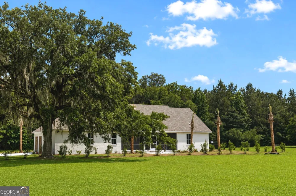 32 Pearl CT Waverly, GA 31565