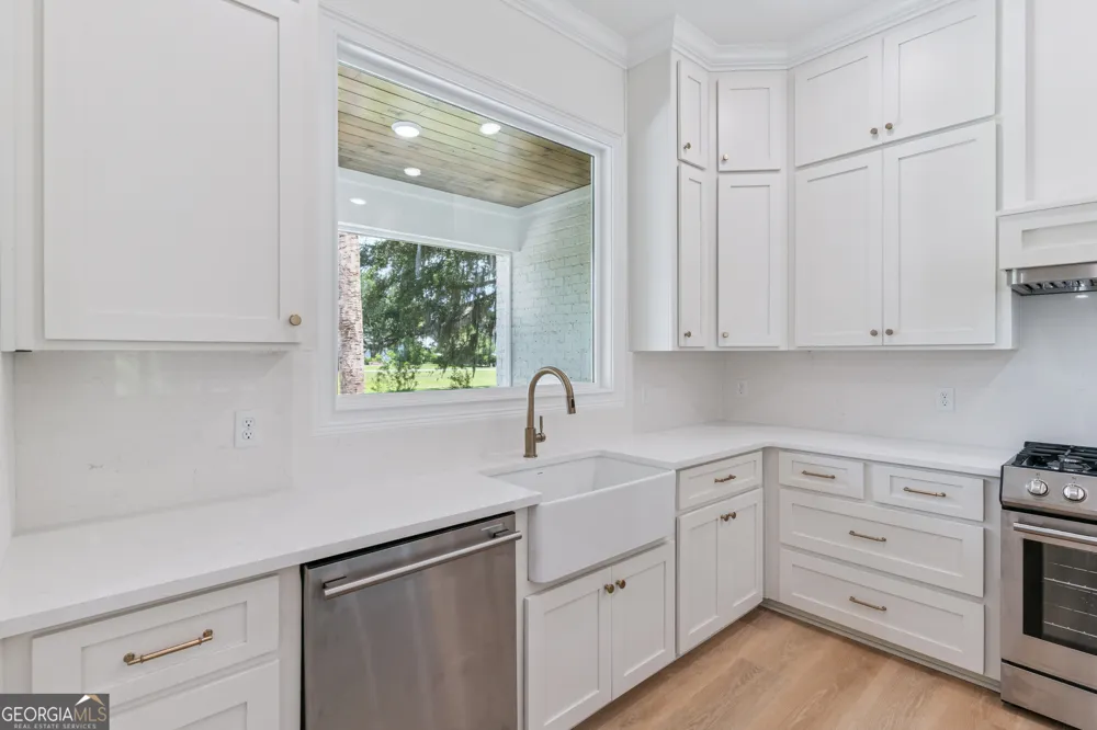 32 Pearl CT Waverly, GA 31565