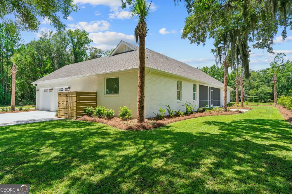 32 Pearl CT Waverly, GA 31565