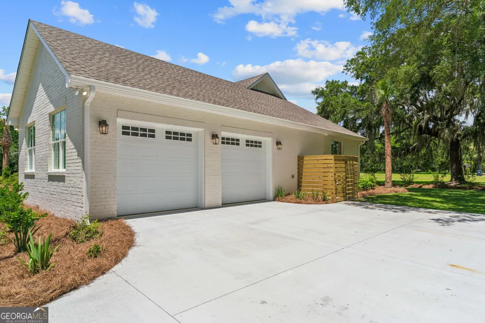 32 Pearl CT Waverly, GA 31565