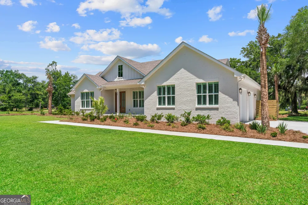 32 Pearl CT Waverly, GA 31565