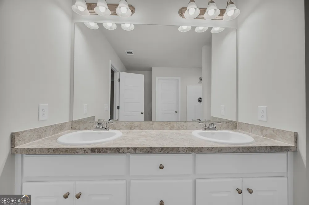 35 Sewell RD Lavonia, GA 30553