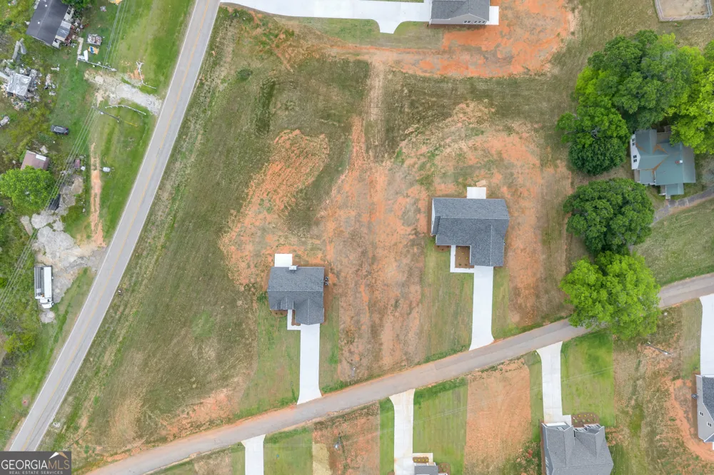 35 Sewell RD Lavonia, GA 30553
