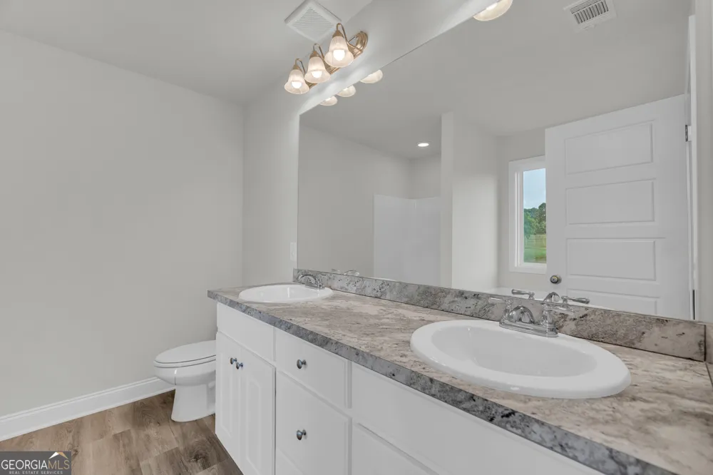 1347 S Fairview RD Lavonia, GA 30553