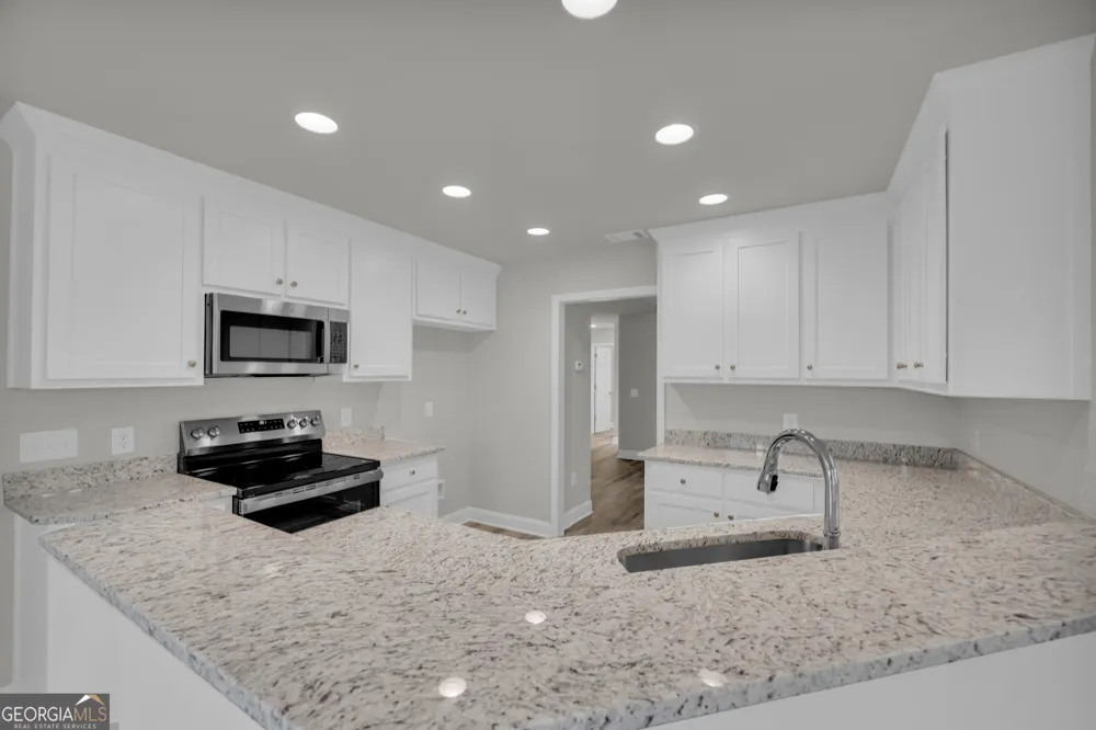 1347 S Fairview RD Lavonia, GA 30553