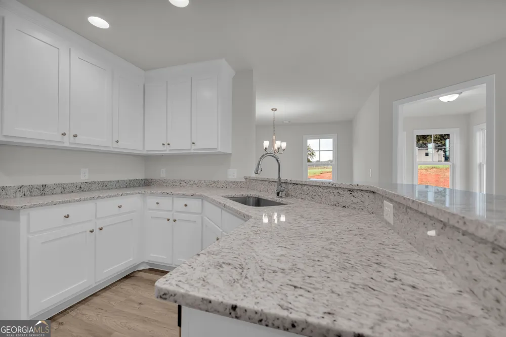 1347 S Fairview RD Lavonia, GA 30553