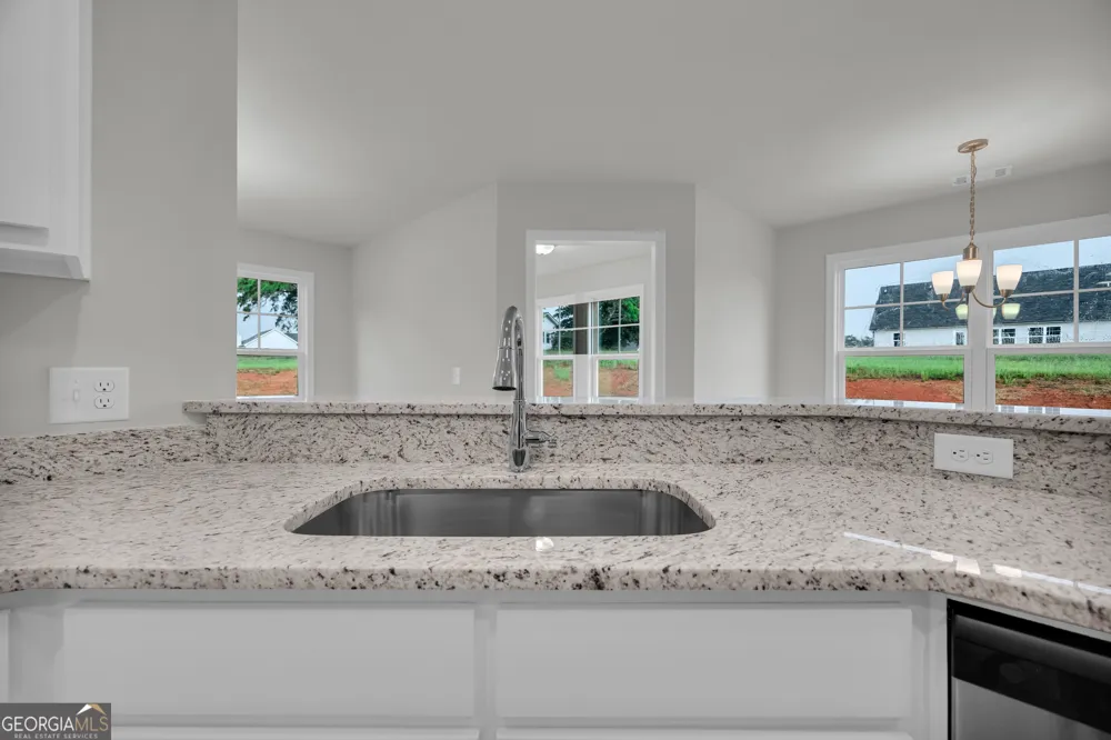 1347 S Fairview RD Lavonia, GA 30553