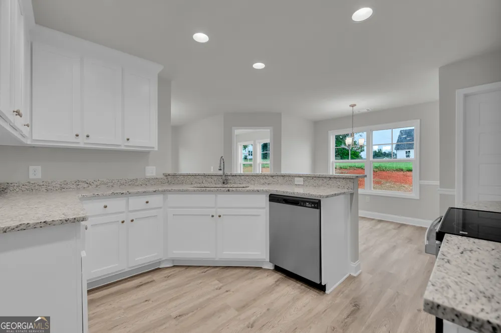 1347 S Fairview RD Lavonia, GA 30553