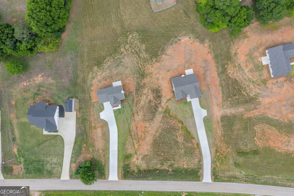 1331 S Fairview RD Lavonia, GA 30553