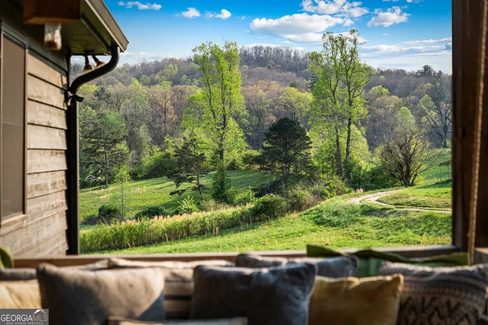 384 Maxwell RD Blue Ridge, GA 30513