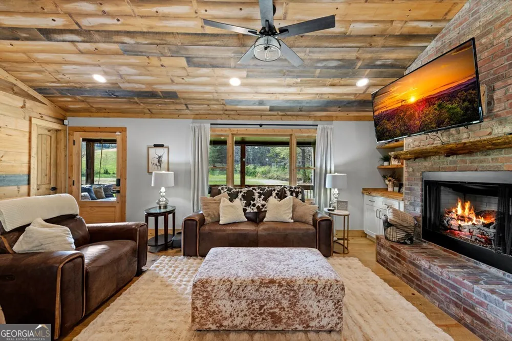 384 Maxwell RD Blue Ridge, GA 30513