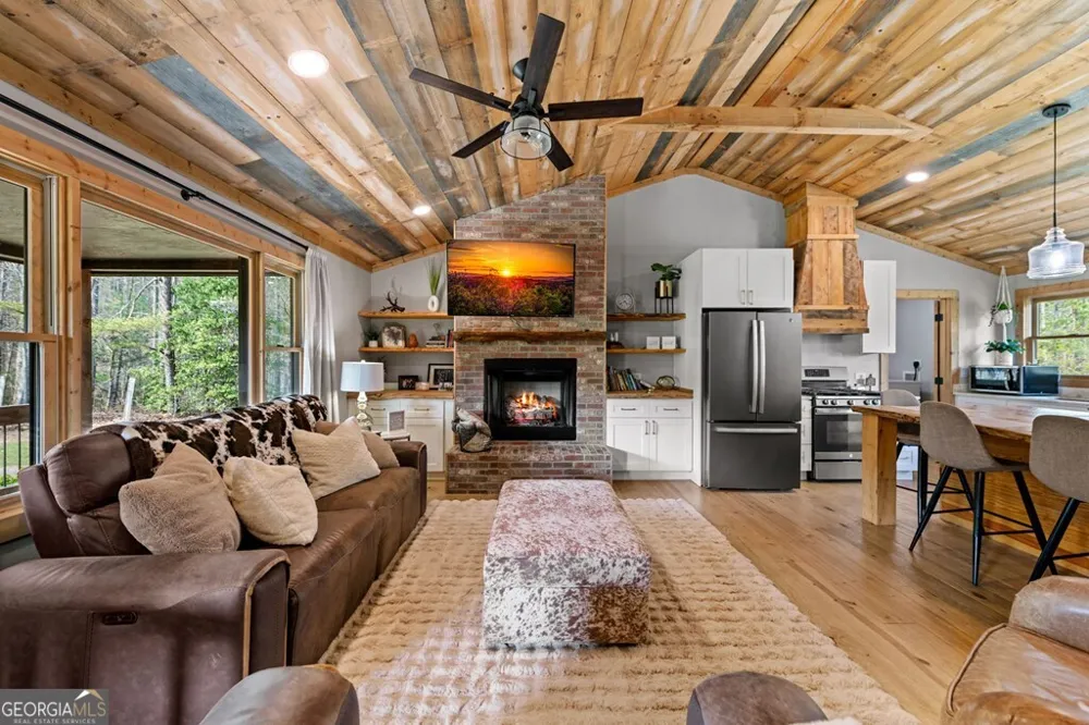 384 Maxwell RD Blue Ridge, GA 30513
