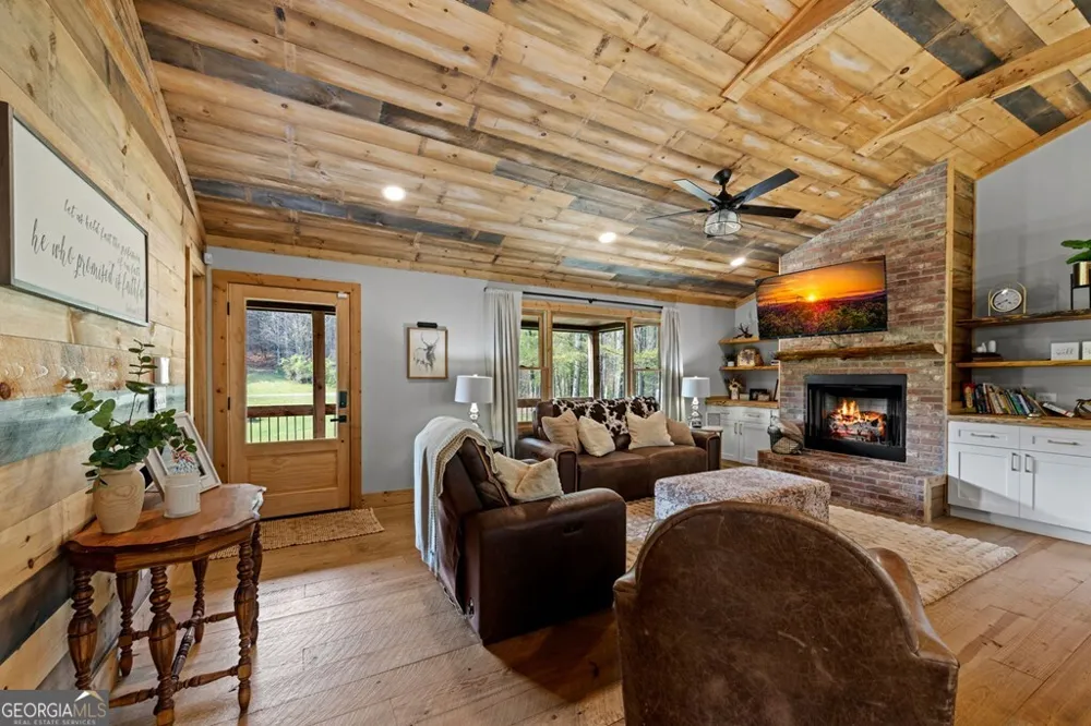 384 Maxwell RD Blue Ridge, GA 30513