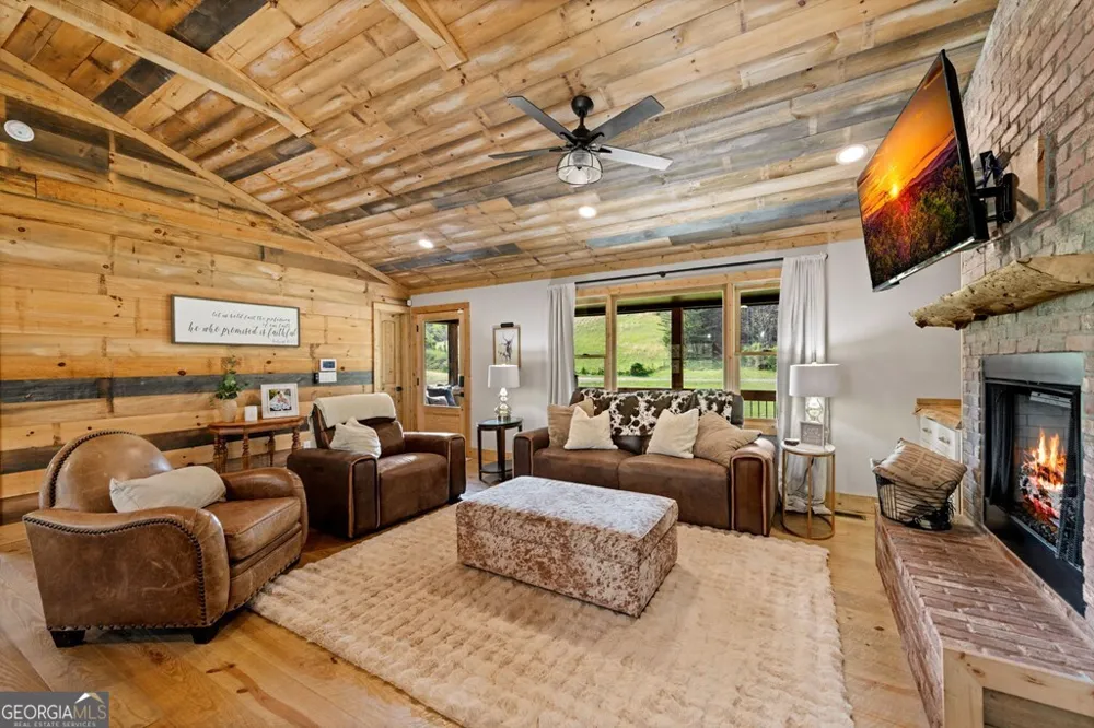 384 Maxwell RD Blue Ridge, GA 30513