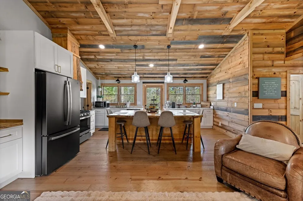 384 Maxwell RD Blue Ridge, GA 30513