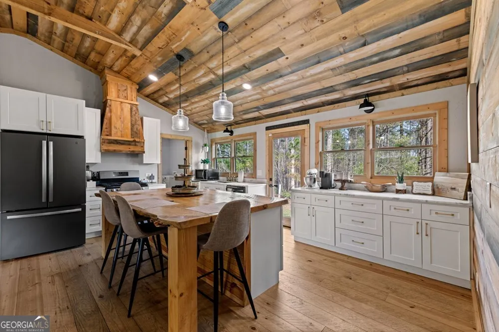 384 Maxwell RD Blue Ridge, GA 30513