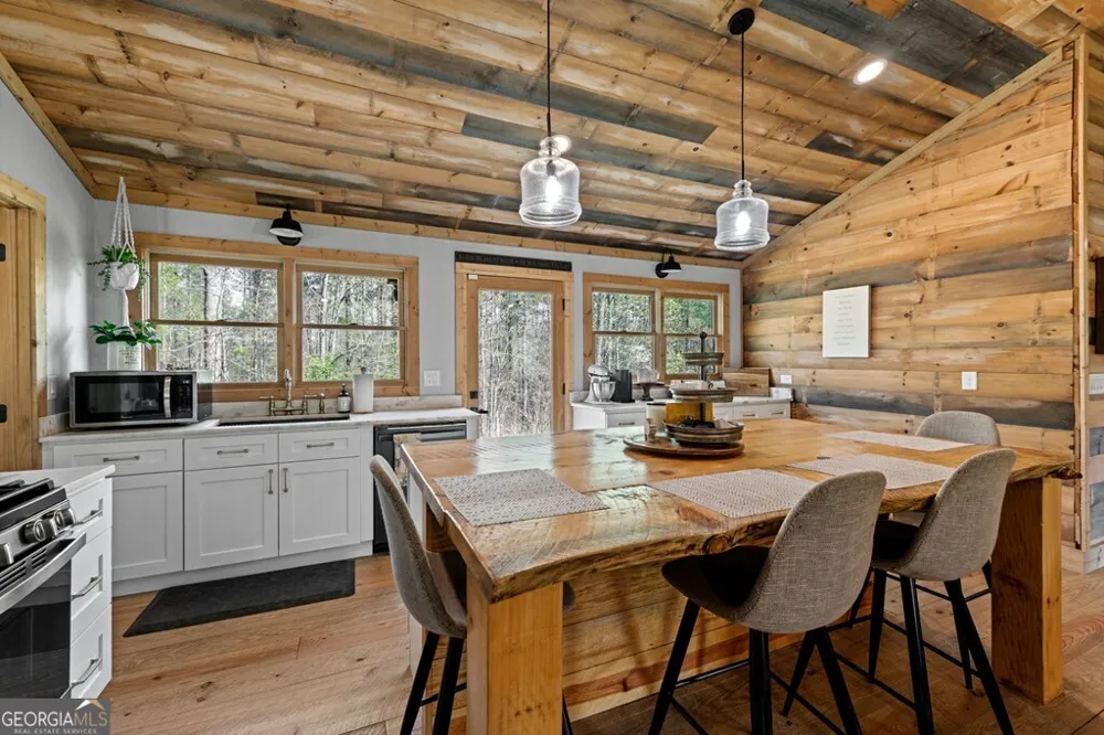 384 Maxwell RD Blue Ridge, GA 30513