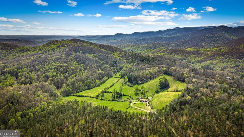 384 Maxwell RD Blue Ridge, GA 30513