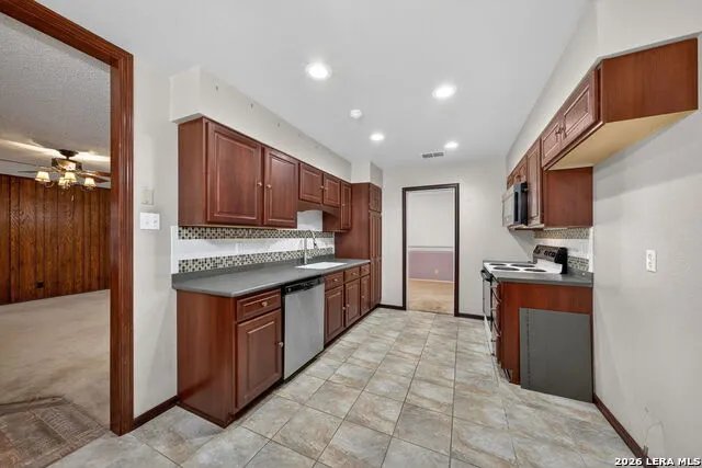 100 Crestline Pleasanton, TX 78064