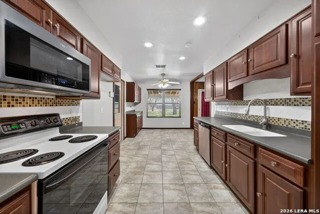 100 Crestline Pleasanton, TX 78064