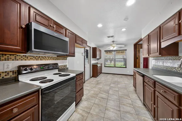 100 Crestline Pleasanton, TX 78064