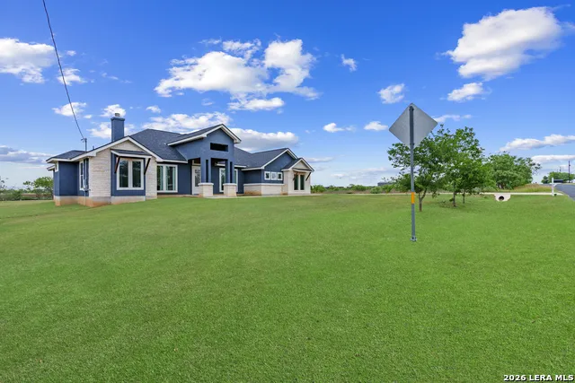 9991 Crow Ln Adkins, TX 78101
