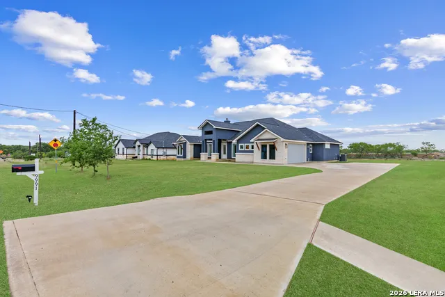 9991 Crow Ln Adkins, TX 78101
