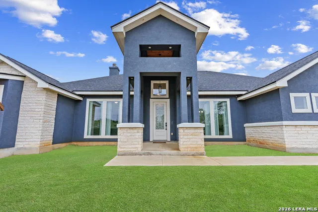 9991 Crow Ln Adkins, TX 78101