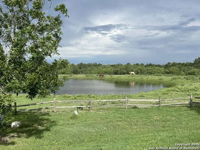 1912 Seminole Tr Dale, TX 78616