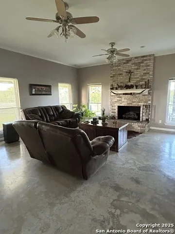1912 Seminole Tr Dale, TX 78616