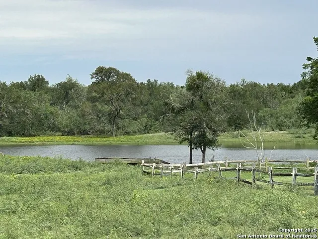1912 Seminole Tr Dale, TX 78616