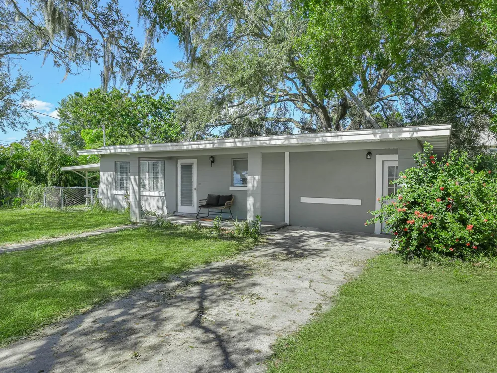 657 Ave C SW Winter Haven, FL 33880