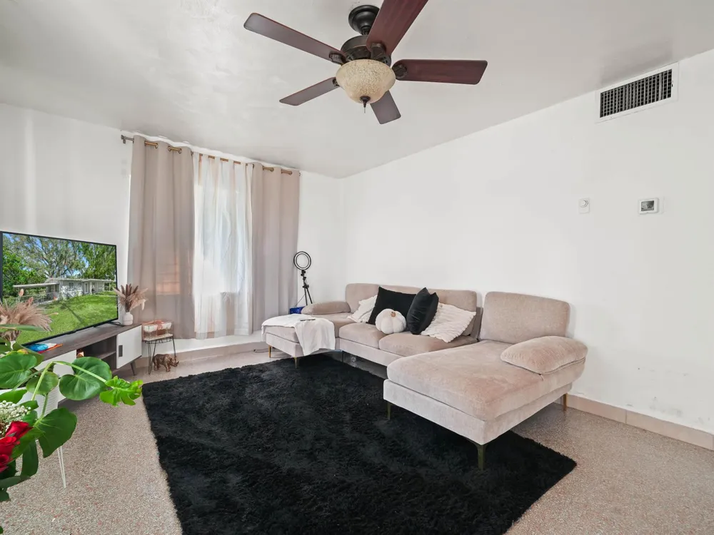 657 Ave C SW Winter Haven, FL 33880