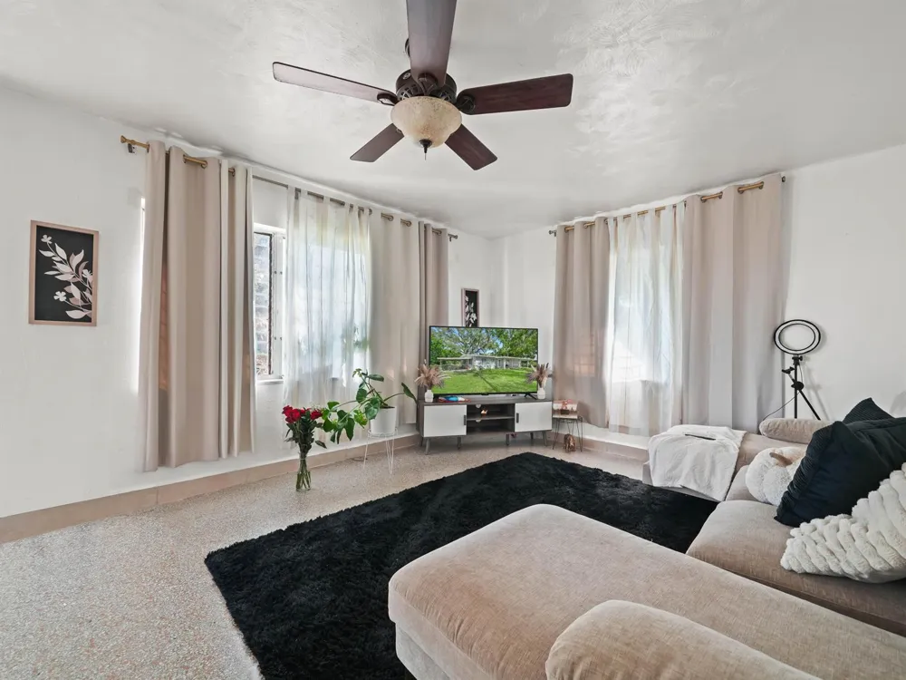 657 Ave C SW Winter Haven, FL 33880