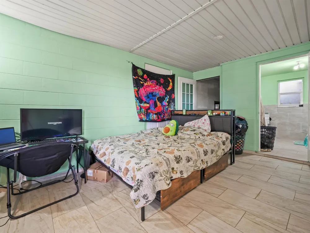 657 Ave C SW Winter Haven, FL 33880