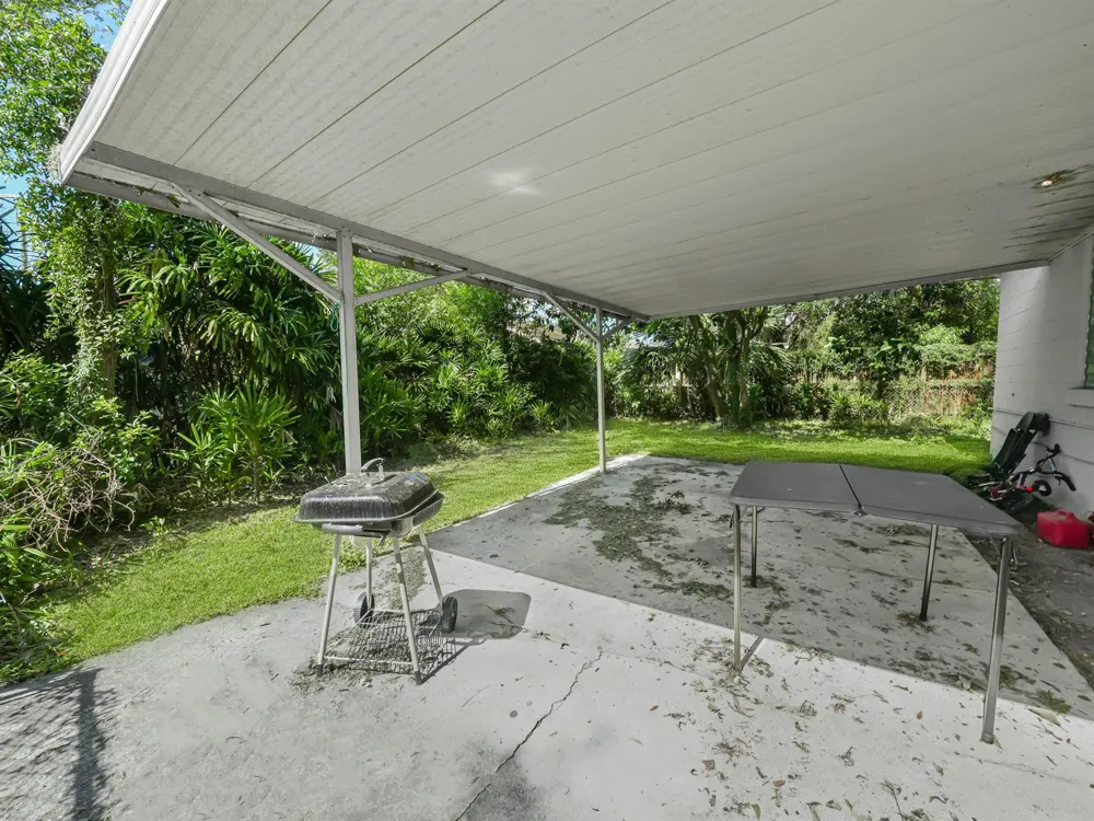 657 Ave C SW Winter Haven, FL 33880