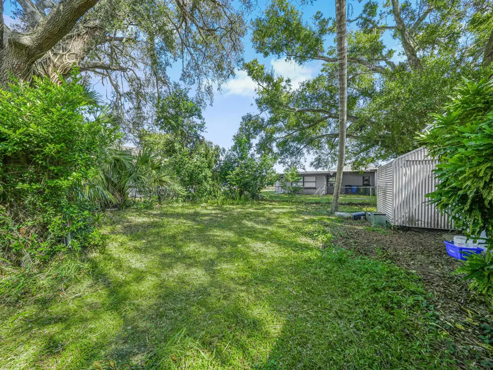 657 Ave C SW Winter Haven, FL 33880