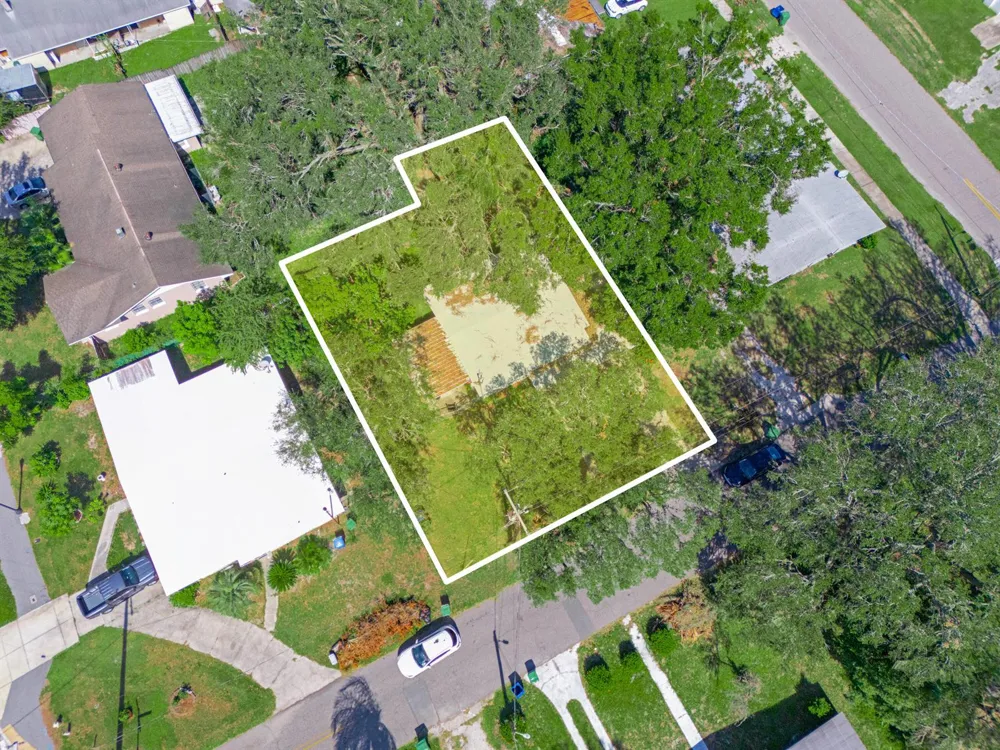 657 Ave C SW Winter Haven, FL 33880