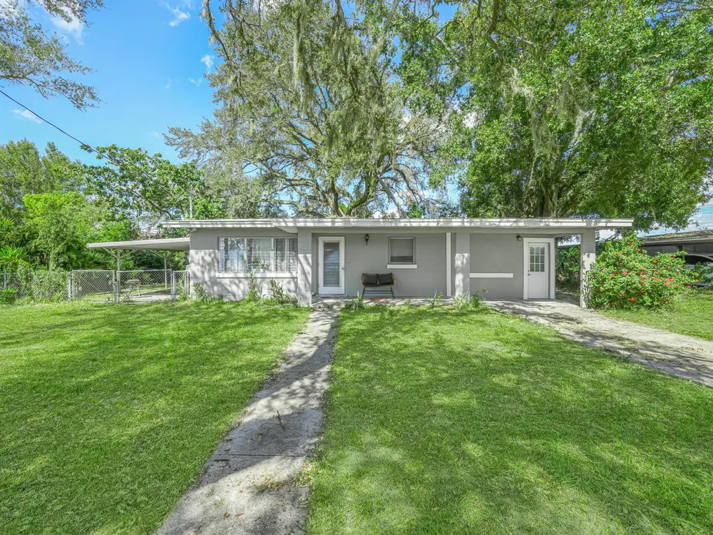 657 Ave C SW Winter Haven, FL 33880
