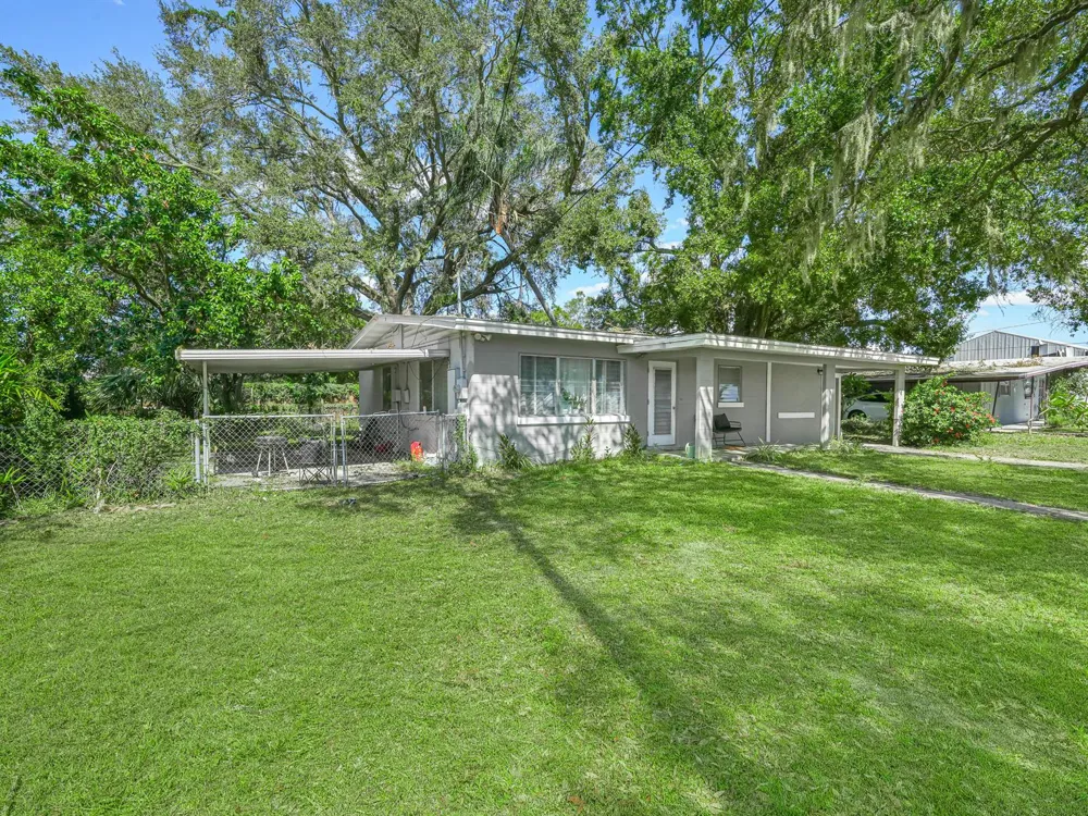 657 Ave C SW Winter Haven, FL 33880