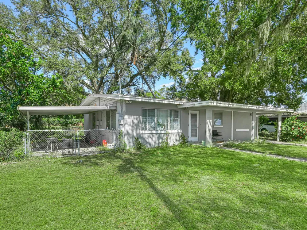 657 Ave C SW Winter Haven, FL 33880