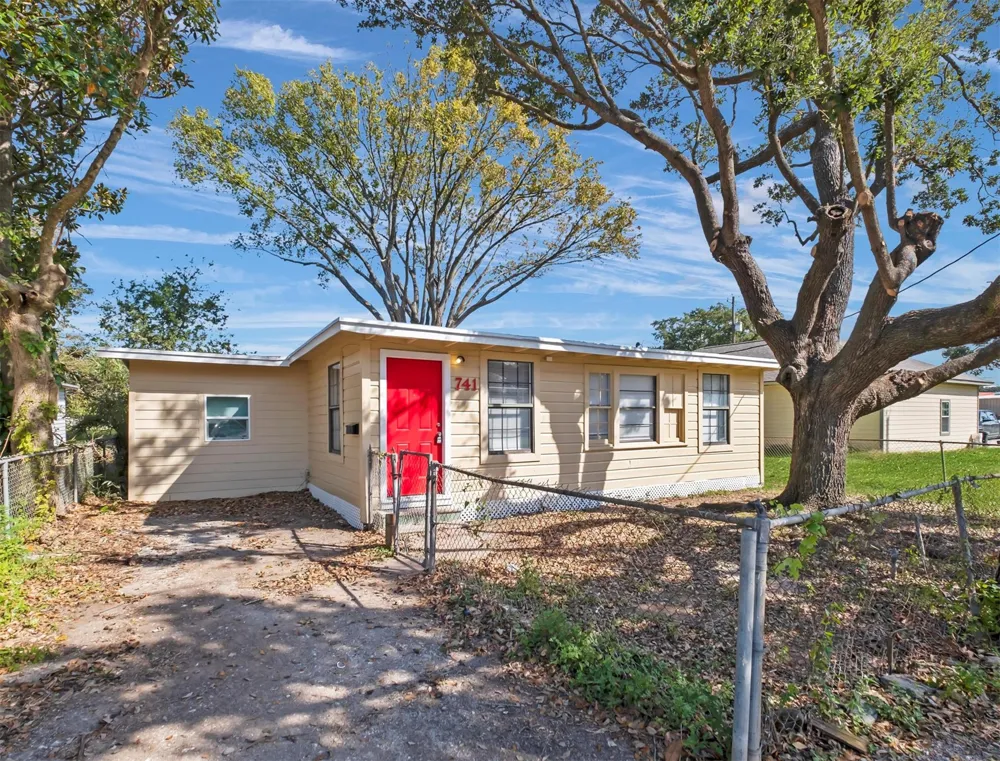 741 Vine Street Clute, TX 77531