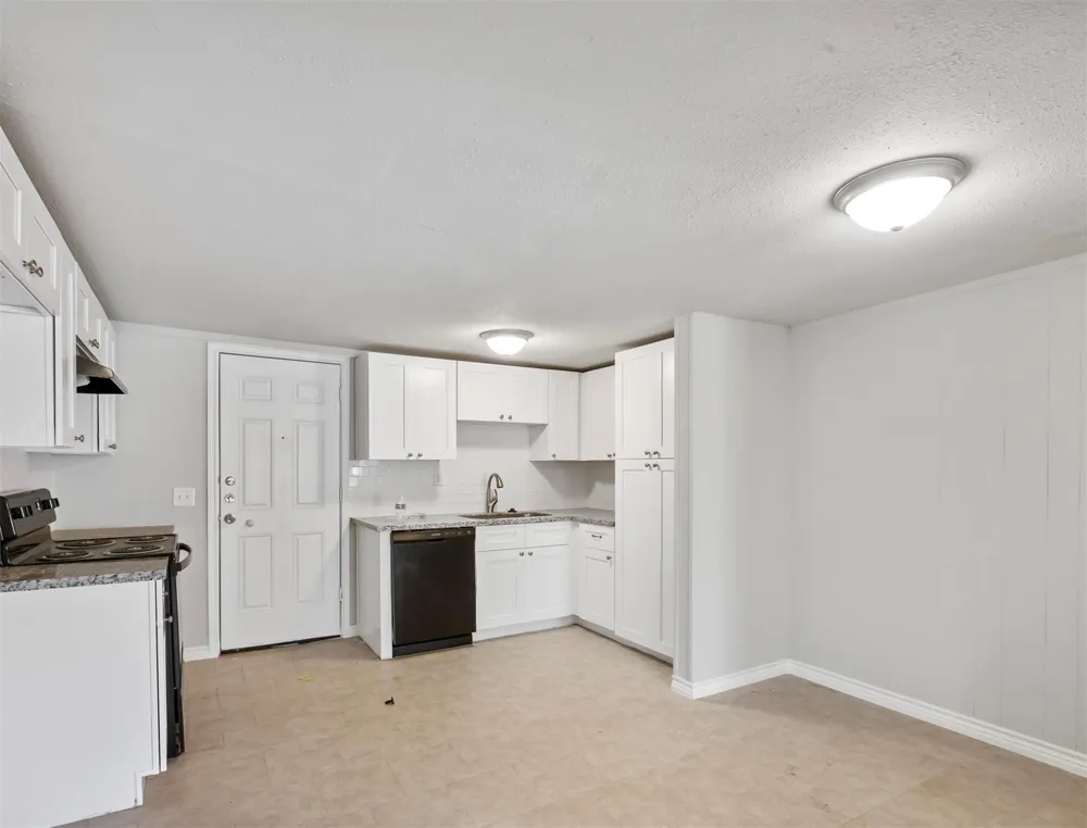741 Vine Street Clute, TX 77531
