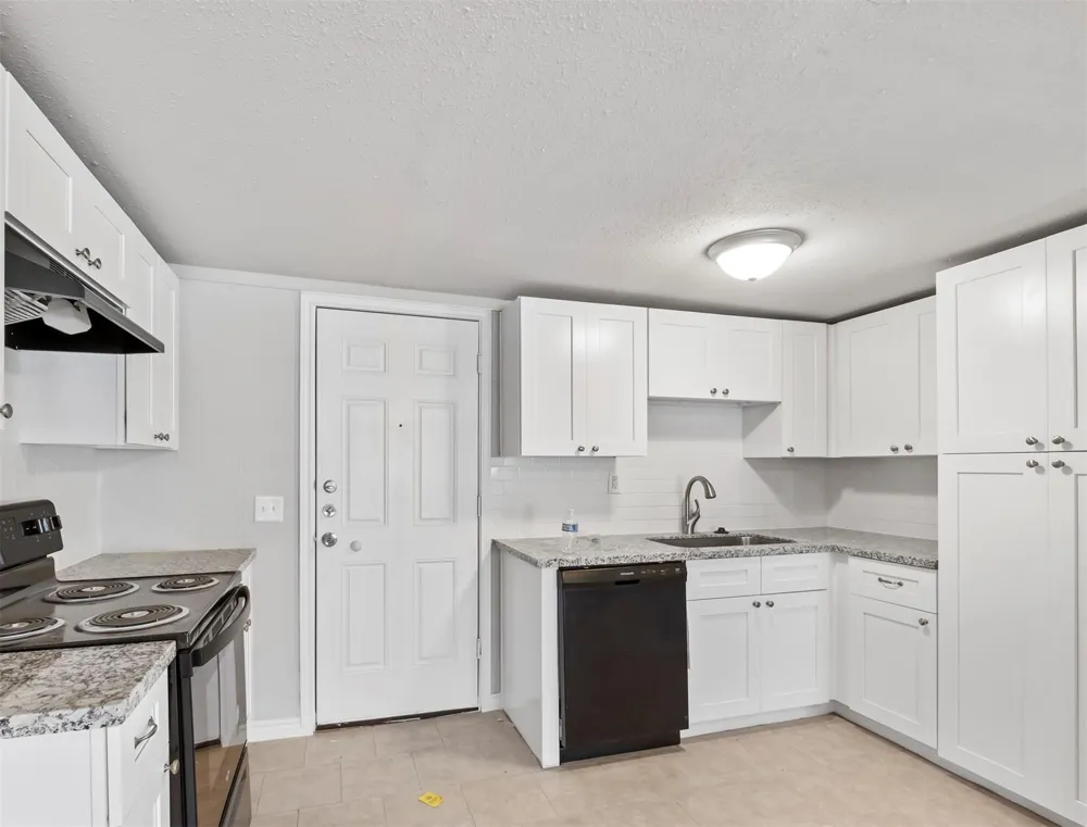 741 Vine Street Clute, TX 77531