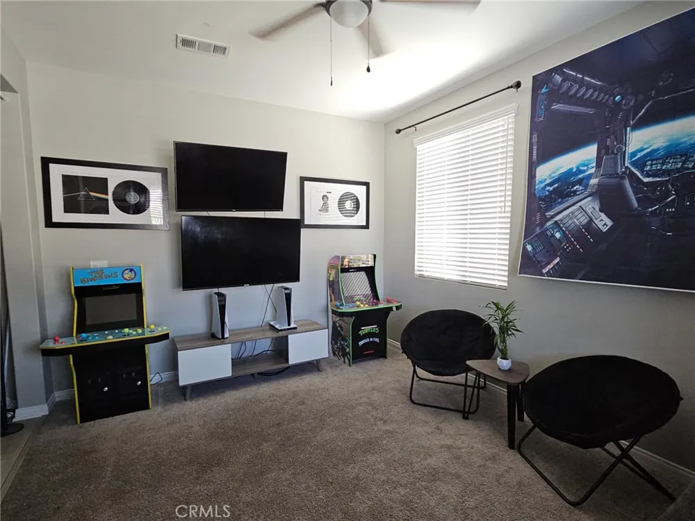 4633 Eagle Perris, CA 92571