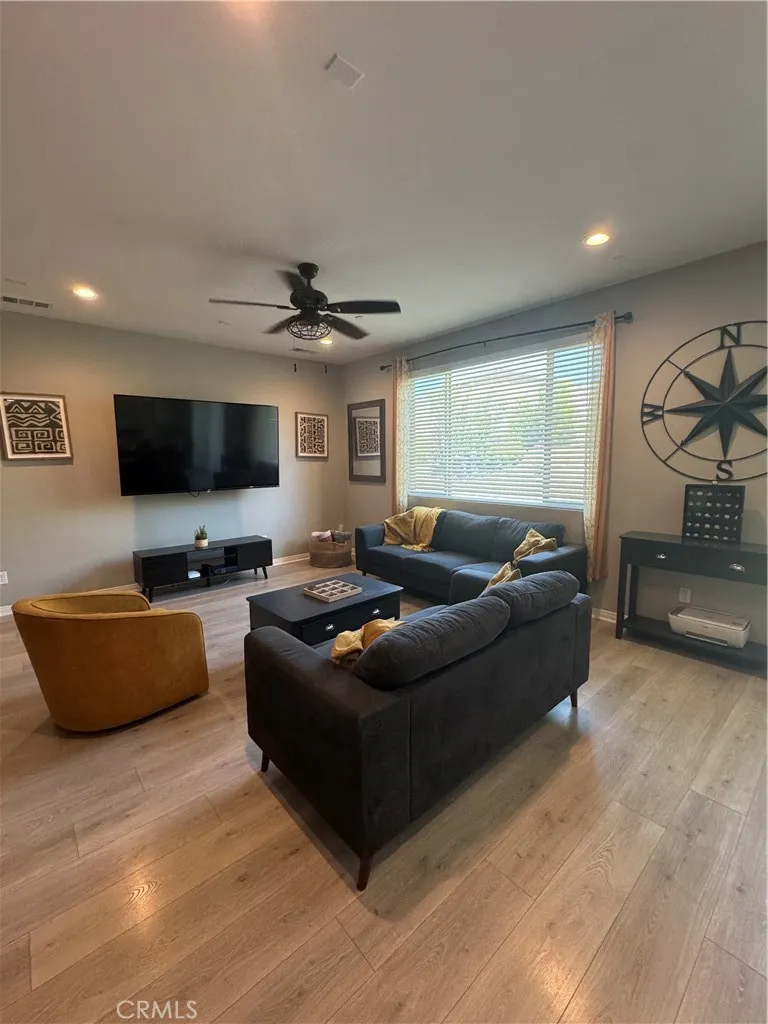 4633 Eagle Perris, CA 92571