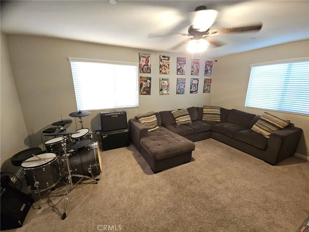 4633 Eagle Perris, CA 92571