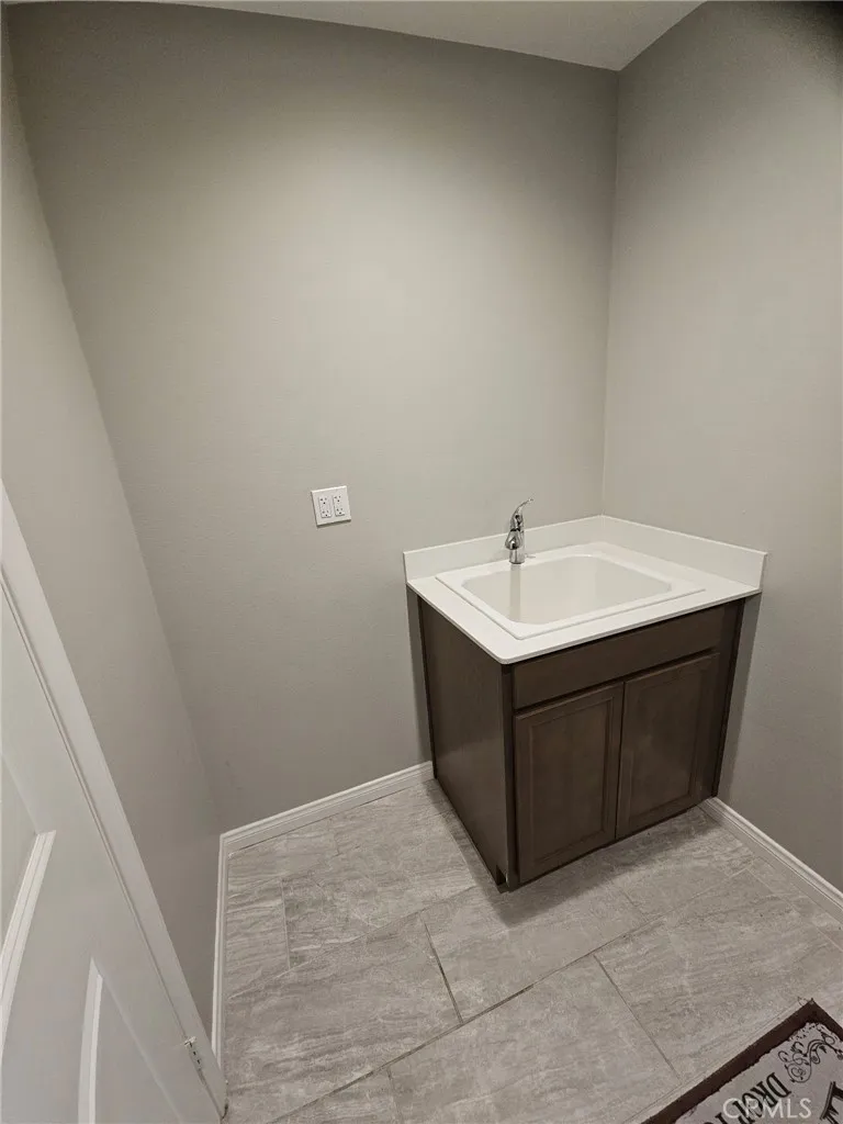 4633 Eagle Perris, CA 92571