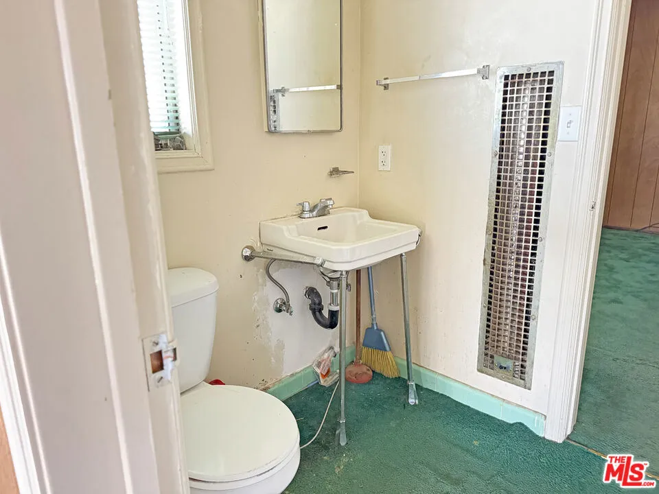 4192 Don Luis Drive Los Angeles, CA 90008