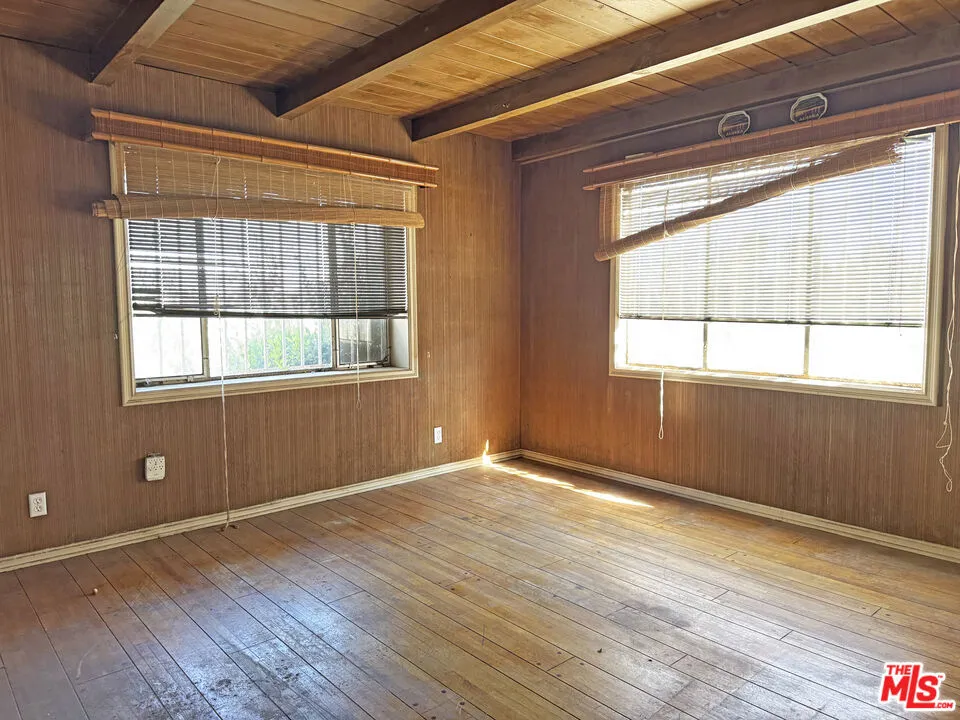 4192 Don Luis Drive Los Angeles, CA 90008